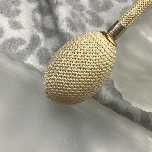 Vintage vanity tray frosted glass 3 bottles and tray included - Picture 8 of 9